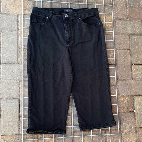 Jones New York Pants - Black Signature Soho Capri Jean Pants Size 10